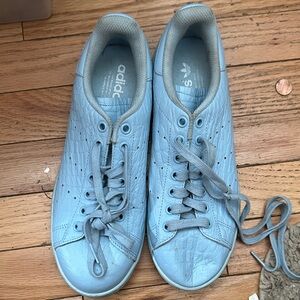 Adidas Women's Light Blue Textured Sneakers